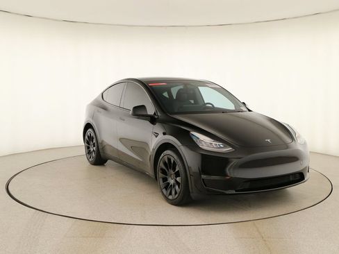 Used 2023 Tesla Model Y Long Range AWD/4WD image 10