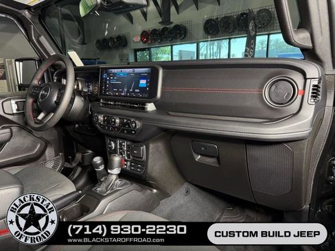 Used 2024 Jeep Wrangler Unlimited Rubicon AWD/4WD image 18