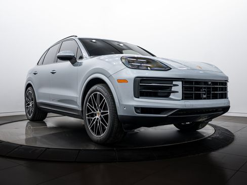 Certified 2024 Porsche Cayenne image 9