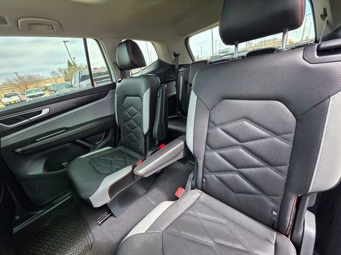 Used 2025 Volkswagen Atlas Peak Edition SE AWD/4WD image 15