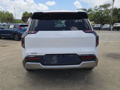 New 2026 Kia EV9 Land AWD/4WD image 7