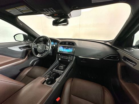Used 2017 Jaguar F-PACE S AWD/4WD image 2