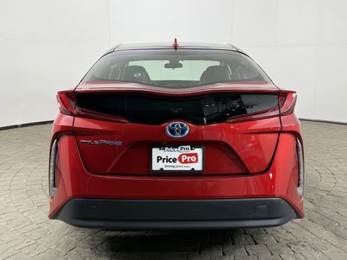 Used 2018 Toyota Prius Prime Premium image 6