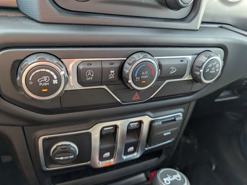 Used 2019 Jeep Wrangler Sport AWD/4WD image 18
