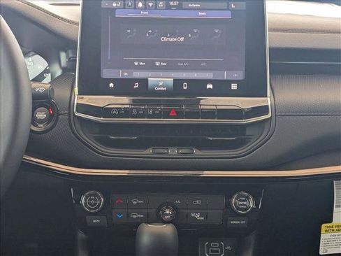 New 2026 Jeep Compass Latitude image 13