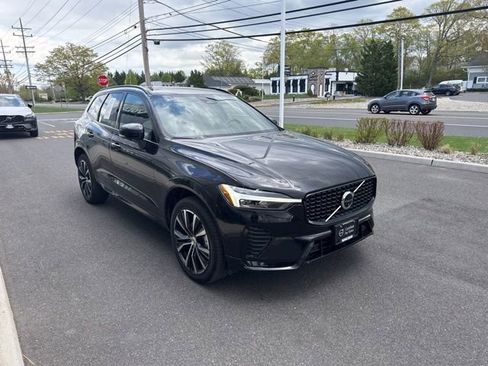 Certified 2025 Volvo XC60 B5 Plus AWD/4WD image 5