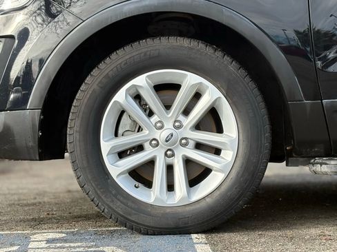 Used 2017 Ford Explorer XLT image 26