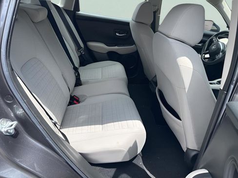 Used 2023 Honda HR-V LX image 15