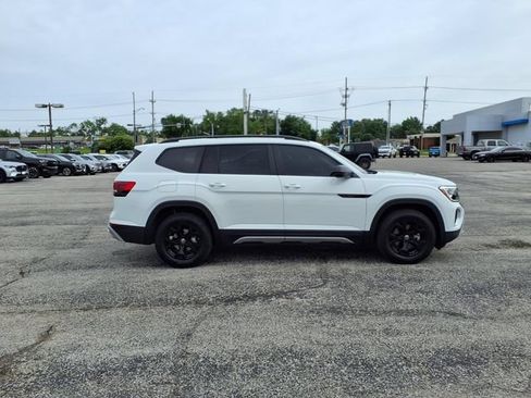 Used 2025 Volkswagen Atlas Peak Edition SE AWD/4WD image 13