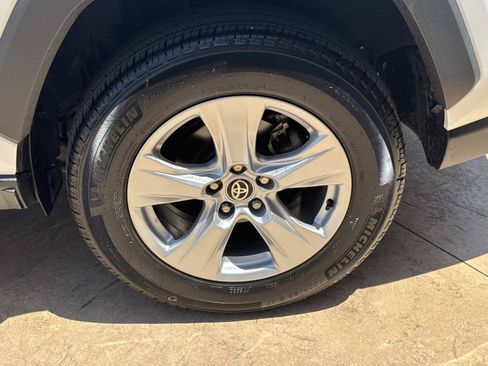 Used 2021 Toyota RAV4 XLE AWD/4WD image 21