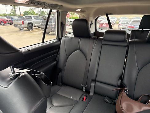 Used 2024 Toyota Grand Highlander AWD image 6