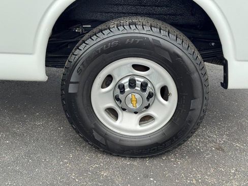 Used 2020 Chevrolet Express 3500 LT w/ LT Preferred Equipment Group RWD image 7