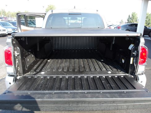 Used 2017 Toyota Tacoma Limited image 11