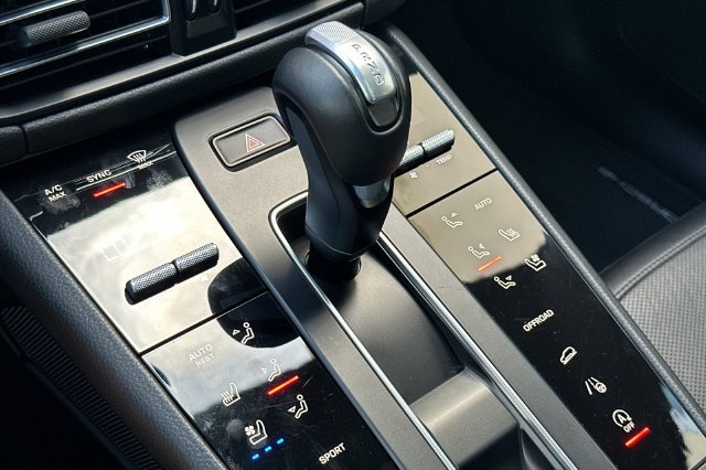Used 2023 Porsche Macan AWD/4WD image 21