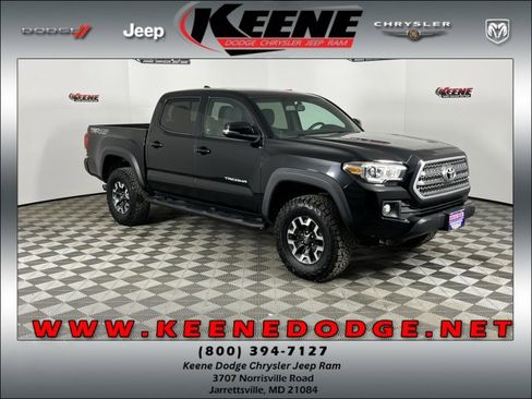 Used 2017 Toyota Tacoma TRD Off-Road image 1