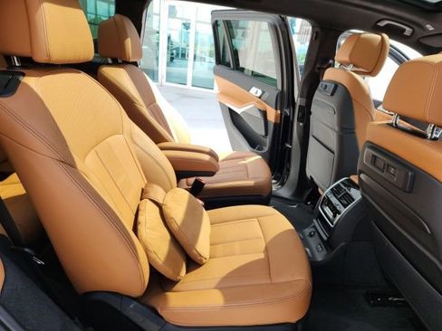 Used 2022 BMW X7 M50i w/ Luxury Seating Package image 24