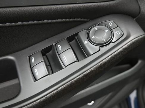 Used 2022 Chevrolet Traverse LT image 13