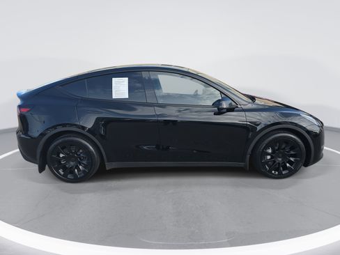Used 2023 Tesla Model Y Long Range image 4
