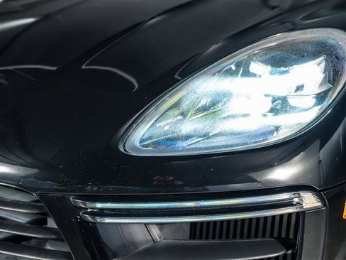 Used 2021 Porsche Macan Turbo AWD/4WD image 18