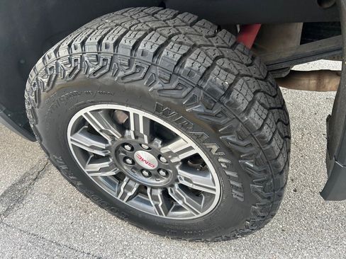 Used 2024 GMC Sierra 1500 AT4 w/ Technology Package image 11