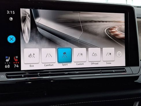 Used 2025 Volkswagen Atlas SE image 29