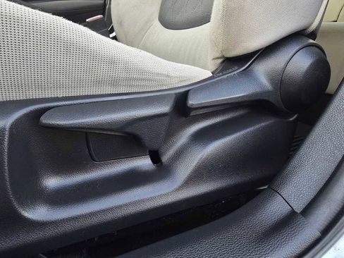 Used 2020 Toyota Corolla LE image 25