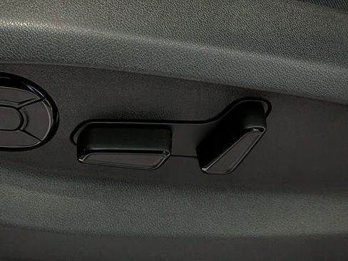New 2026 Volkswagen Tiguan SE R-Line FWD image 19