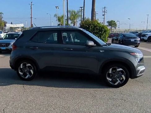 Used 2025 Hyundai Venue SEL image 9