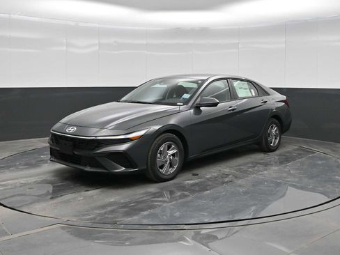 New 2026 Hyundai Elantra SE image 1