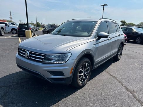 Used 2021 Volkswagen Tiguan SE w/ Panoramic Sunroof Package AWD/4WD image 7