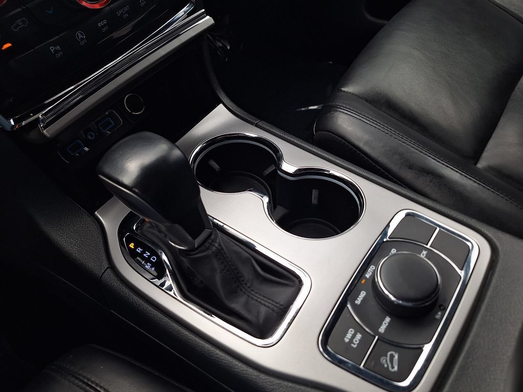 Used 2020 Jeep Grand Cherokee Limited AWD/4WD image 26