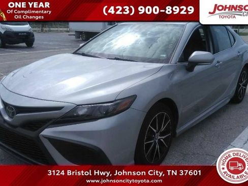 Used 2024 Toyota Camry SE FWD image 1