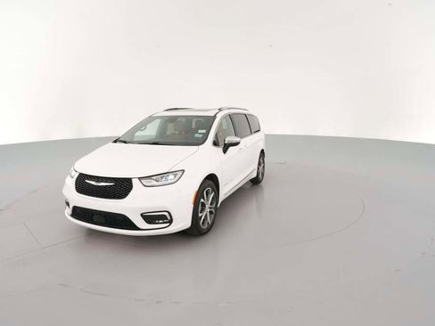 New 2026 Chrysler Pacifica Pinnacle image 3