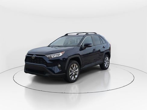 Used 2021 Toyota RAV4 XLE Premium FWD image 4