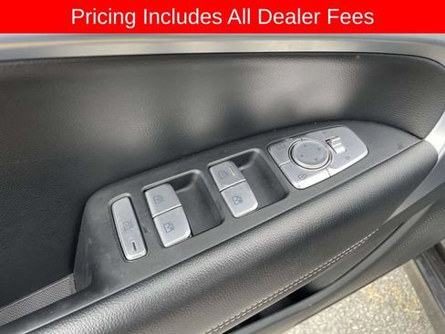 Used 2023 Genesis G70 2.0T AWD/4WD image 19