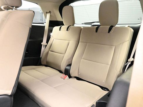 Used 2022 Ford Explorer XLT image 14