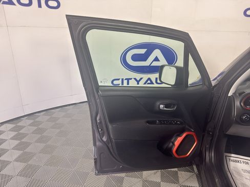 Used 2018 Jeep Renegade Sport w/ Power & Air Group image 14