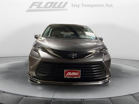 Certified 2024 Toyota Sienna XLE FWD image 3