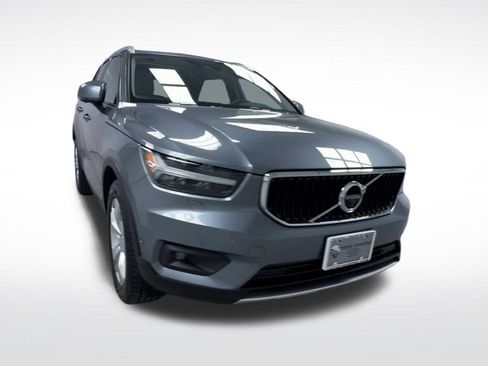 Used 2019 Volvo XC40 T5 Momentum AWD/4WD image 2