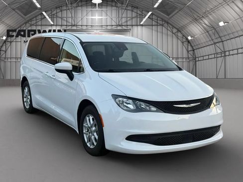 Used 2023 Chrysler Voyager LX w/ Fleet Security Group FWD image 5