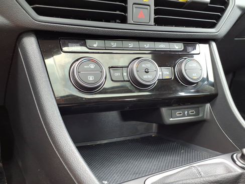 Used 2022 Volkswagen Jetta SE FWD image 17