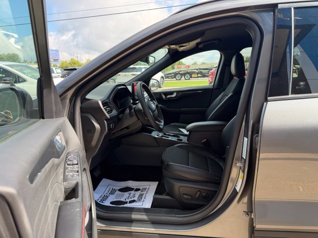 Used 2025 Ford Escape ST-Line w/ Equipment Group 301A FWD image 11