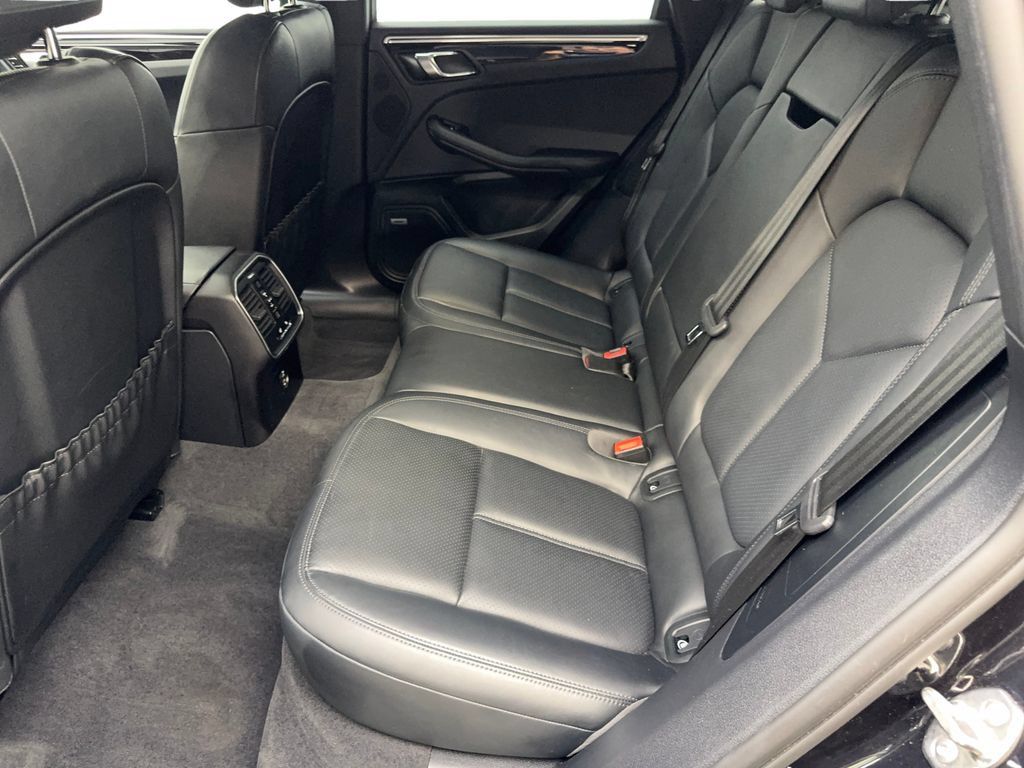 Used 2024 Porsche Macan Turbo AWD/4WD image 32