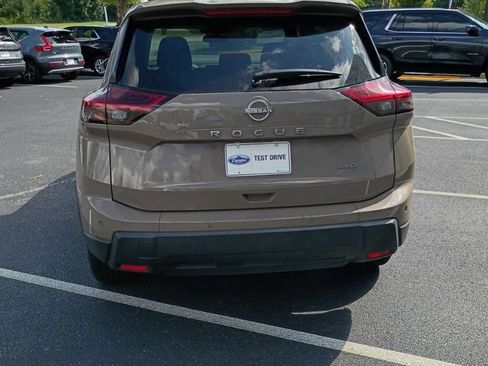 Used 2025 Nissan Rogue SV AWD/4WD image 5