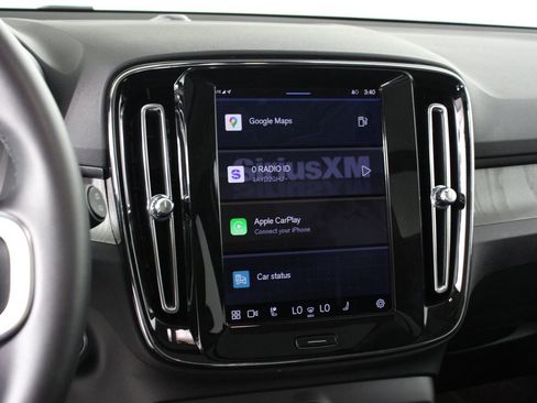 Certified 2025 Volvo XC40 B5 Core image 9