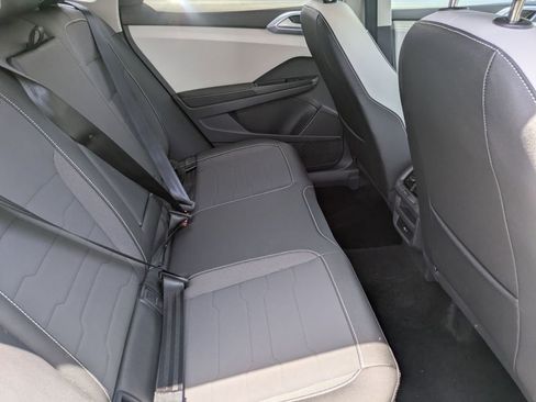 Used 2025 Volkswagen Taos SE AWD/4WD image 29