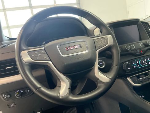 Used 2024 GMC Terrain SLT image 14