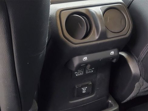 Used 2022 Jeep Wrangler Unlimited Sahara image 33