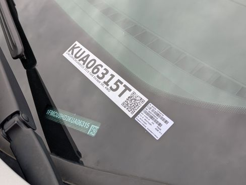 Used 2019 Ford Escape SEL image 32