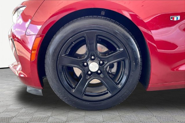 Used 2018 Chevrolet Camaro LT RWD image 21